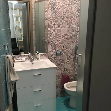 Oda ve Kahvaltı Na Tazzulel E Cafe Napoli