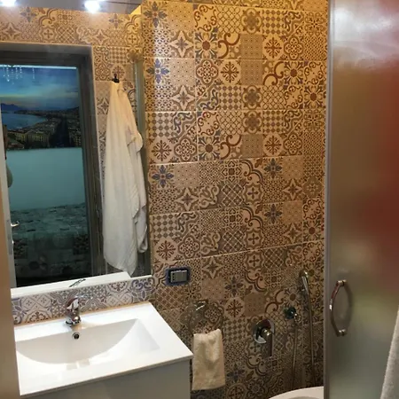 Oda ve Kahvaltı Na Tazzulel E Cafe 3*