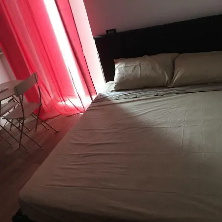 Oda ve Kahvaltı Na Tazzulel E Cafe Napoli